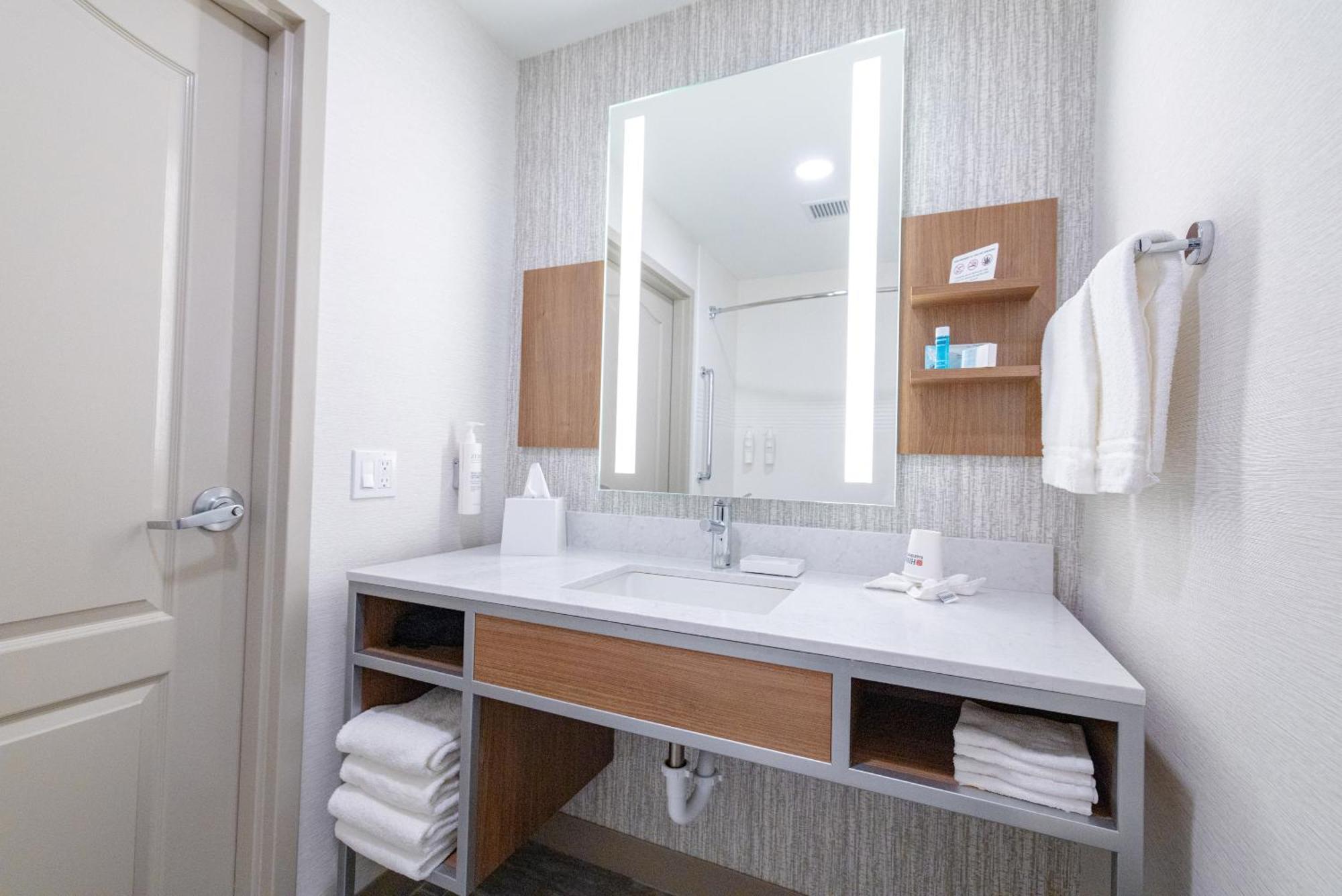Hilton Garden Inn Lakewood Εξωτερικό φωτογραφία
